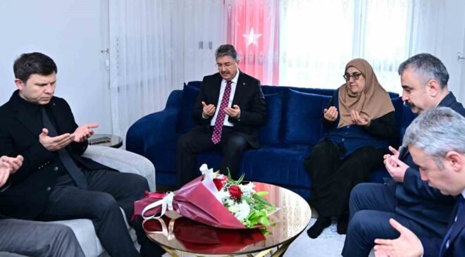 Vali Dr. Erdinç Yılmaz şehit ailesine taziye ziyaretinde bulundu