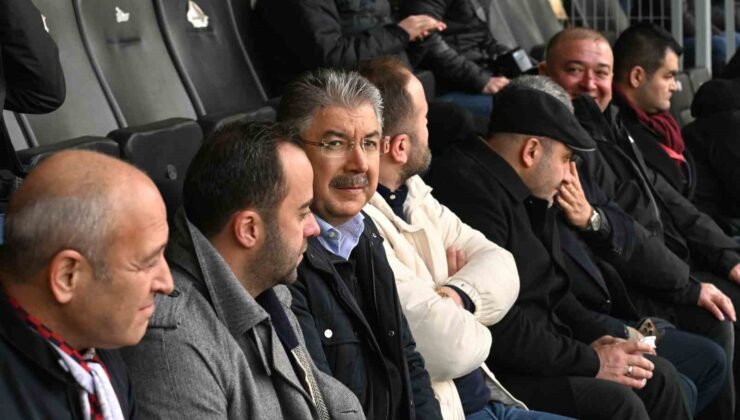 Vali Erdinç Yılmaz, Eskişehirspor’un Altay maçını tribünden takip etti