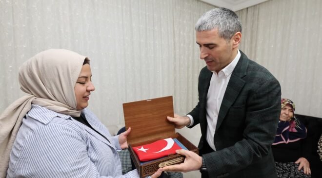 Vali görevinin ilk gününde iftarını şehit ailesinin evinde yaptı