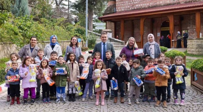 Vali Sözer, Şeyh Edebali Türbesi’nde anaokulu öğrencileriyle buluştu