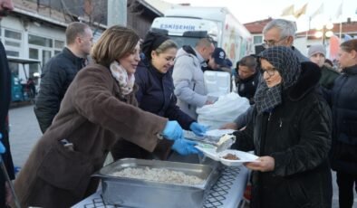 12 İlçede Kurulan İftar Sofraları Binlerce Eskişehirliyi Buluşturdu