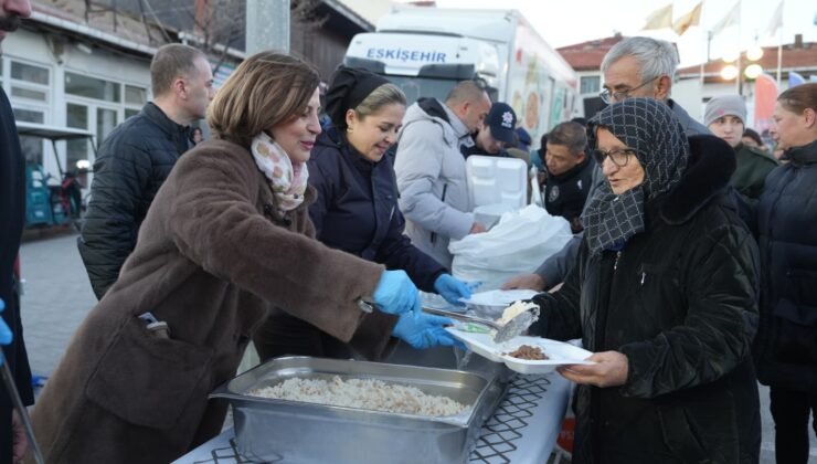 12 İlçede Kurulan İftar Sofraları Binlerce Eskişehirliyi Buluşturdu