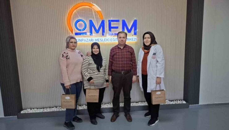 8 Mart Dünya Kadınlar Günü’nde öğretmenlerini ve çalışanlarını unutmadılar