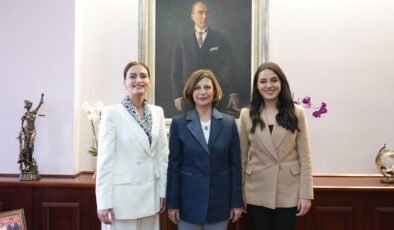 Başkan Ayşe Ünlüce’ye Bucak ve Korkuteli’nden Ziyaret: Eskişehir’in Projeleri Yerinde İncelendi