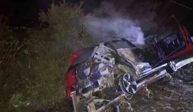 Alkollü sürücü bariyerlere çarptı, araç alev aldı