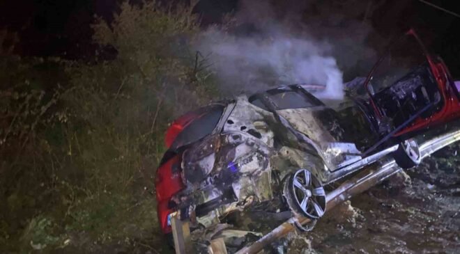 Alkollü sürücü bariyerlere çarptı, araç alev aldı