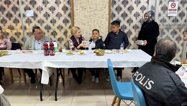 Altıntaş Kaymakamı Yıldırım, çocuklarla iftar programında bir araya geldi