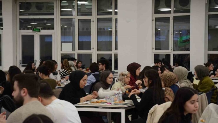 Anadolu Üniversitesi öğrencileri Kadir Gecesi’nde iftar sofrasında buluştu