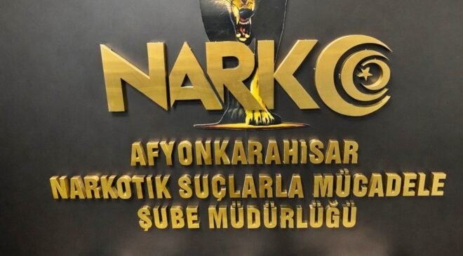 Aracın tamponuna zulalanmış uyuşturucu böyle bulundu