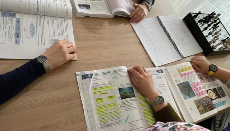 Bakan Göktaş’tan koruma altındaki çocuklara hediye