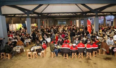 Başkan Yalım, Atatürk Mahallesi’nde yüzlerce vatandaşla iftar sofrasında bir araya geldi