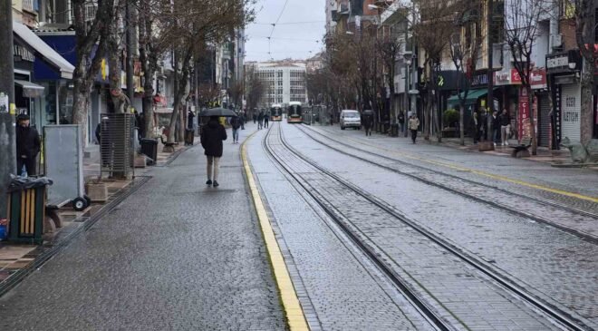 Bayramın 2’nci günü kent meydanı sessizliğe büründü