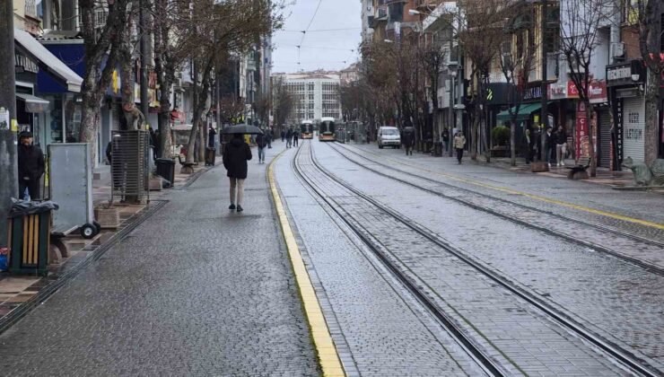 Bayramın 2’nci günü kent meydanı sessizliğe büründü