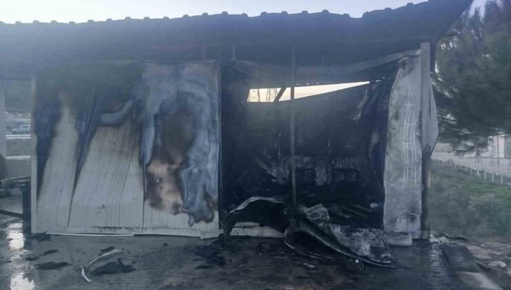 Bilecik’te elektrikli ısıtıcısı konteyneri kül etti