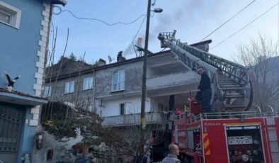 Bilecik’te evin bacasında çıkan yangın korkuttu