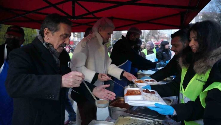 Bilecik’te iftar sevinci Cumhuriyet Meydanı’nda yaşandı