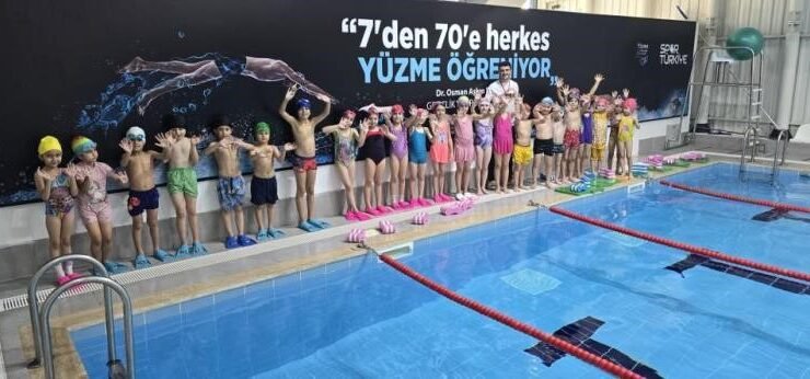 Bilecik’te yüzme antrenmanları performans odaklı sürüyor