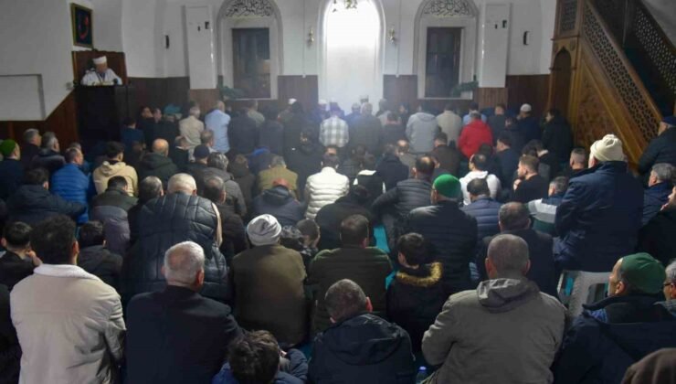 BŞEÜ’ de ‘1001 Hatim Duası’ Şeyh Edebali’nin 700’üncü vefat yılı anısına gerçekleştirildi