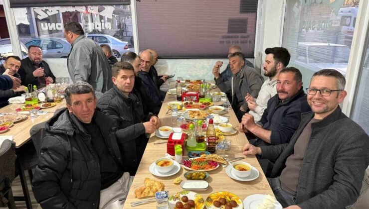 Çavdarhisar’da kaymakam, muhtarlar ve protokol üyeleri iftarda bir araya geldi