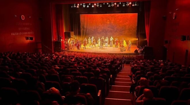 ‘2026 Şeyh Edebali Yılı’ kapsamında ‘Devlet Ana’ oyunu Bilecik’te sahnelendi