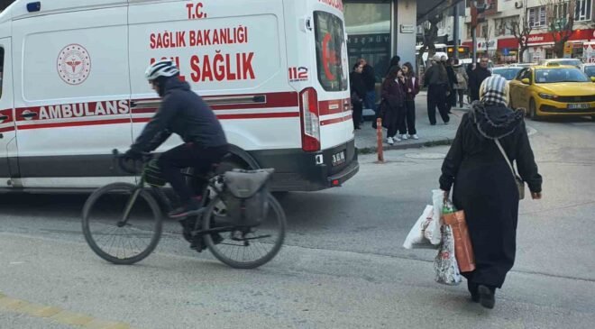 Elektrikli bisiklet, servis aracıyla çarpıştı: 1 yaralı