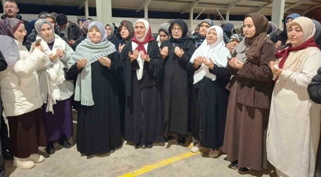 Emet ve Hisarcık’tan 29 umreci dualarla kutsal topraklara uğurlandı