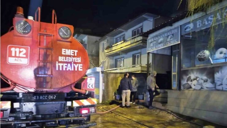 Emet’te fırın deposunda çıkan yangın büyümeden söndürüldü