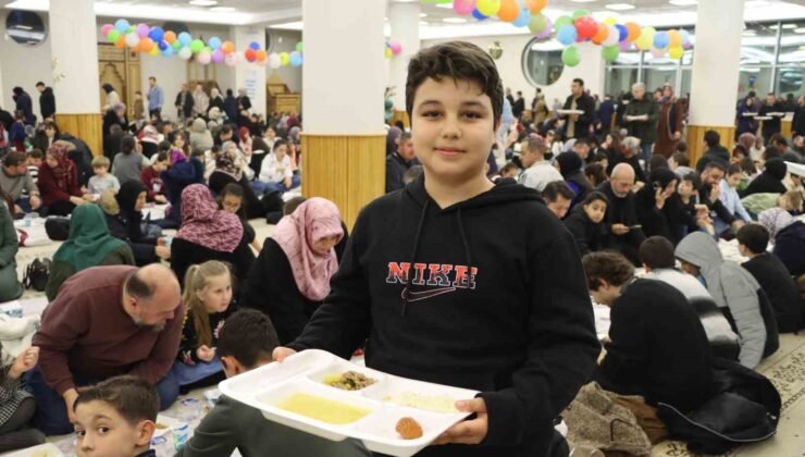 Eskişehir Fatih Sultan Mehmet İmam Hatip Ortaokulu’nda iftar sevinci