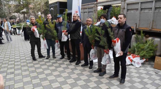 Eskişehir Orman Bölge Müdürlüğü’nden fidan dağıtımı