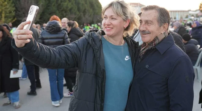 Tepebaşı’nda Sokak İftarı: 3 Bin Kişi Aynı Sofrada Buluştu