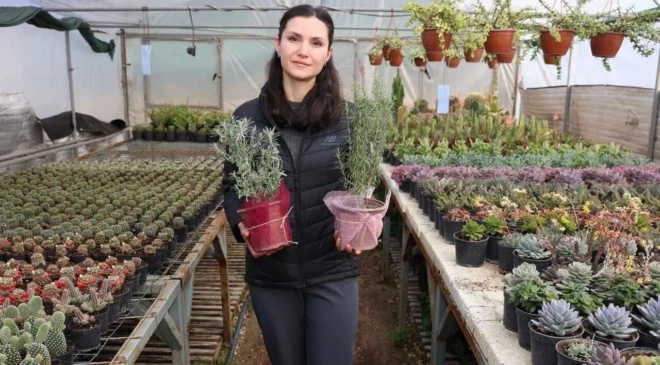 Eskişehir’de Öğrencilerden Duygulandıran Talep: Öğretmenleri İçin İstenen Çiçekleri Büyükşehir Ulaştırdı