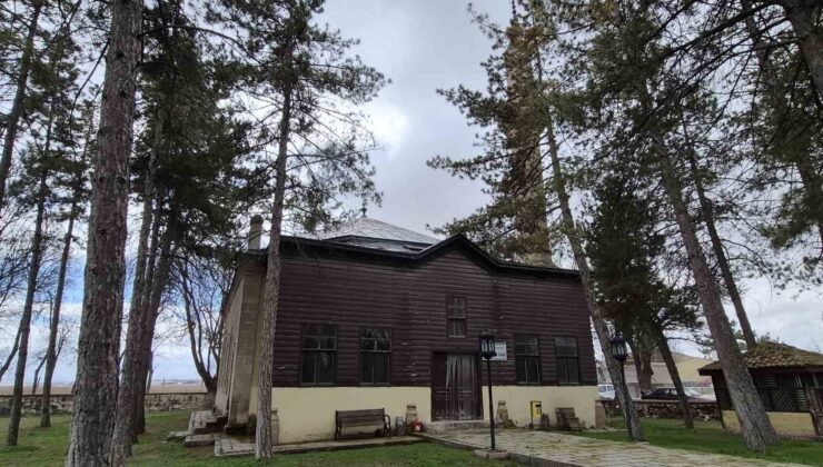 Eskişehir’de 129 yıllık tarihi cami bakımsızlıktan bu hale geldi