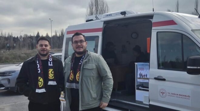 Eskişehir’de mobil sigara bıraktırma aracı taraftarla buluştu