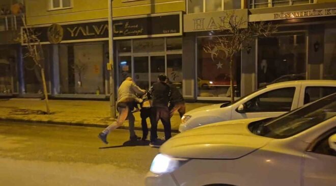 Eskişehir’de olaylı gece: Cadde ortasındaki kavga kamerada