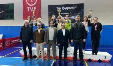 Eskişehir’de sağlık çalışanlarının masa tenisi heyecanı