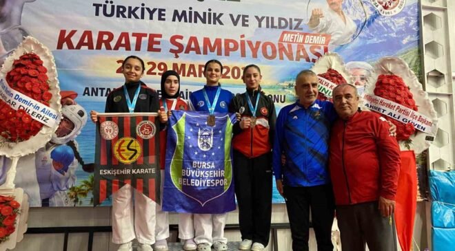 Eskişehirli karateciler Türkiye Şampiyonası’ndan madalyalarla döndü
