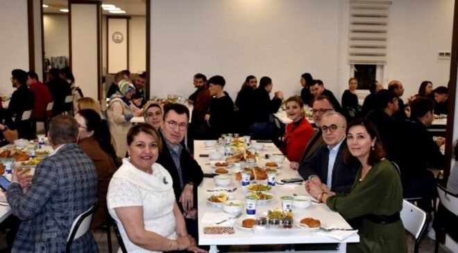 ESOGÜ Hastanesi’nde hastane personeli ve hasta yakınları iftarda bir araya geldi