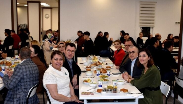 ESOGÜ Hastanesi’nde hastane personeli ve hasta yakınları iftarda bir araya geldi