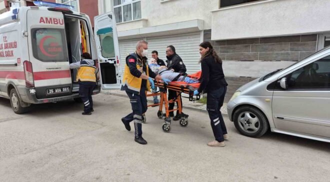 Evinde düşerek yaralanan yaşlı kadın dakikalarca yardım bekledi