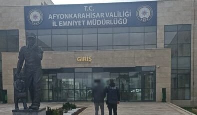 FETÖ’den aranan eski komiser yardımcısını polis yakaladı