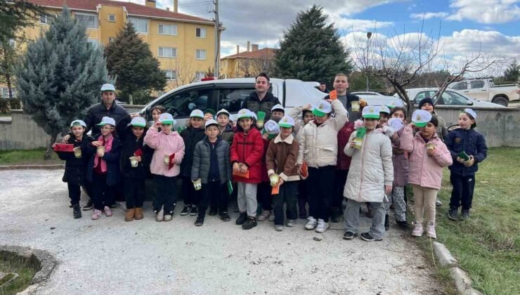 Gediz’de minik eller geleceğe nefes oluyor