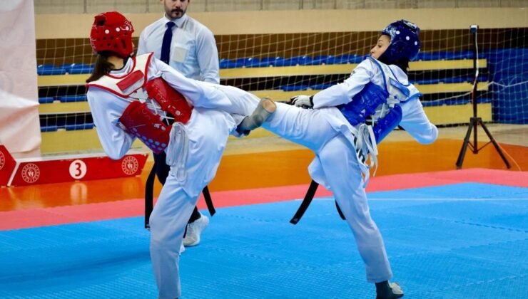 Genç tekvandocular Bilecik’te madalya için mücadele ediyor