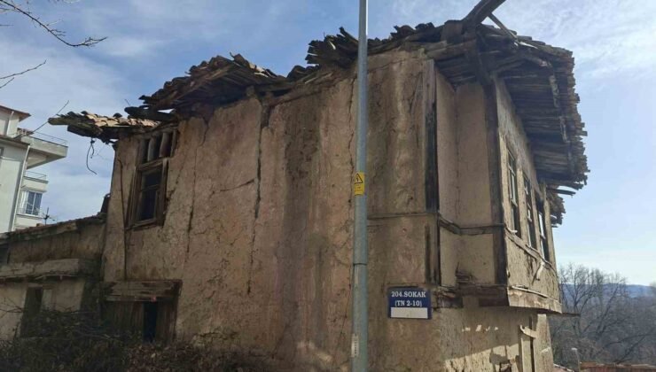 Hisarcık’ta kültür varlığı statüsündeki binalar risk oluşturuyor