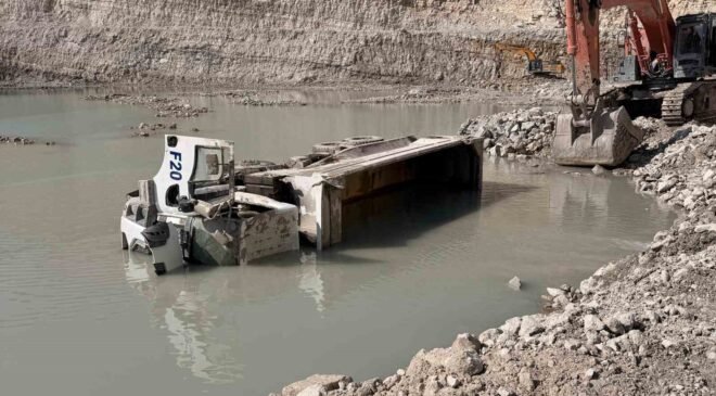 Hisarcık’ta maden sahasında hafriyat kamyonu devrildi: 1 ölü