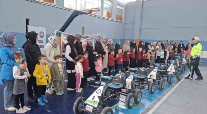 Hisarcık’ta öğrencilere uygulamalı ve teorik trafik eğitimi