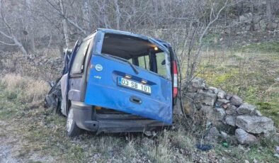 Hurdaya dönen araçlarda 1 kişi öldü, bir kişi yaralandı