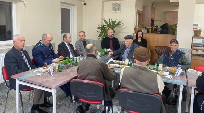 Huzurevi sakinleri bayramda unutulmadı