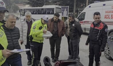 İftar vakti paket yetiştiren kurye kaza yaptı