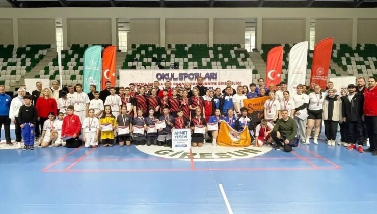 İşitme Engelliler Badminton Türkiye Şampiyonası’nda Eskişehir’den büyük başarı