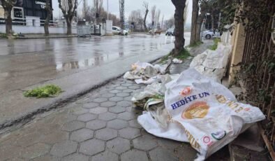 Kaldırımları çöplük gibi kullanıyorlar